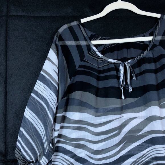 Express Womens Blouse Black White Zebra Print Sheer 3/4 Sleeve Small - Picture 4 of 11